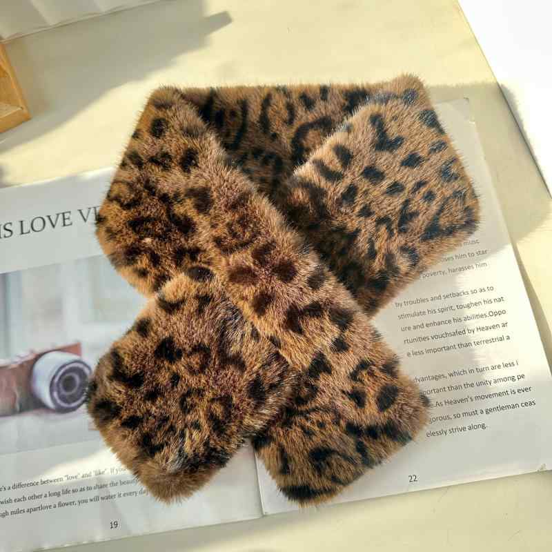 マフラー レディース メンズ 男女兼用 ヒョウ柄 豹柄 ストール ティペット フェイクファー 襟巻き 防寒 秋冬 あったか 暖かい ふわふわ もこもこ かわいい カフェオレ ベージュ(4)