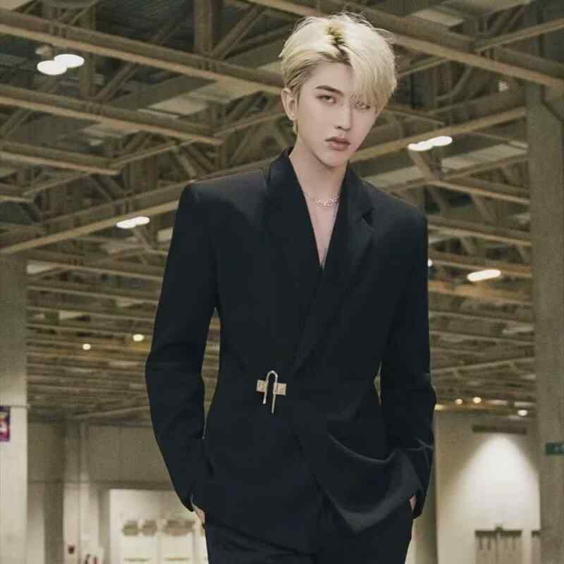 メンズ スーツ ジャケット 秋冬 男性用 カジュアル ゆったりめ ポリエステル ブラック ホワイト 無地