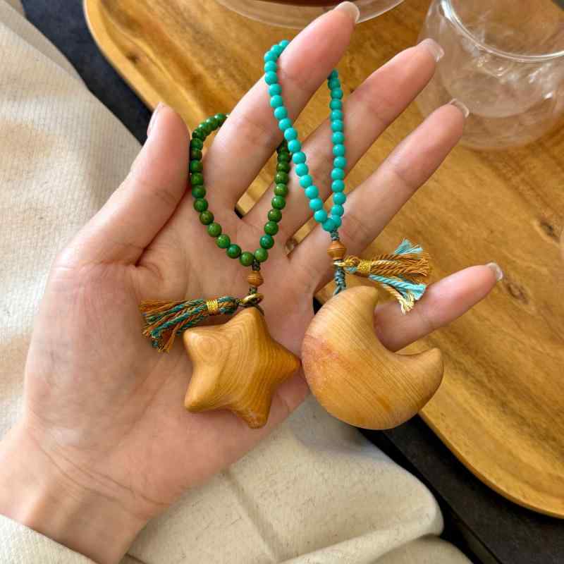 キーホルダー 天然崖柏 星 月 アクセサリー DIY 手作り バッグチャーム ストラップ 個性派 自然素材