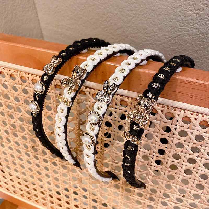 ヘアアクセサリー キッズ カチューシャ 子供 女の子 ヘアバンド かわいい 動物モチーフ 滑り止め付き ..