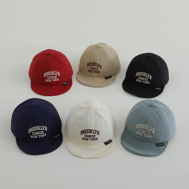 帽子 ベビー帽子 春秋 薄手 鸭舌帽 子供用 男の子 女の子 速乾 短つば 野球帽 日よけ 6ヶ月 4歳 赤 米白 黒 紺色 カーキ色 水色