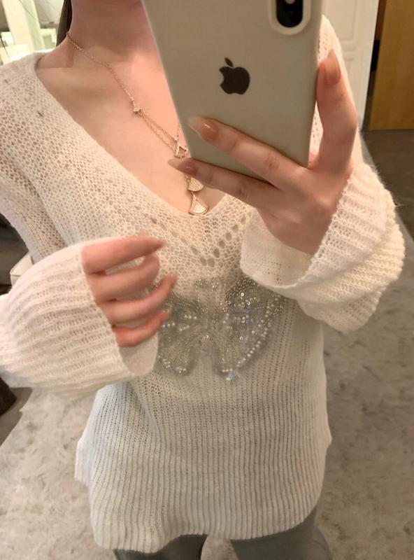 ニット レディース 秋物 ニットトップス デザインニット プルオーバー 蝶モチーフ ビーズ 羊毛 チュニ..