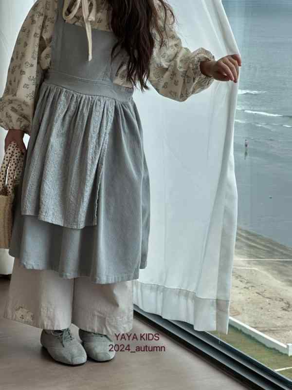 子供服 背当て付きワンピース 女の子 韓国風 レース エプロン コーデュロイスカート 春秋 中小サイズ