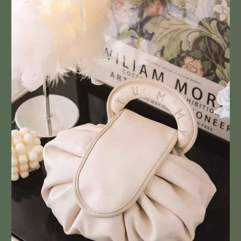 化粧ポーチ レディース 大容量 ポータブル 巾着型 防水 旅行 収納 洗面用品 整理 普段使い