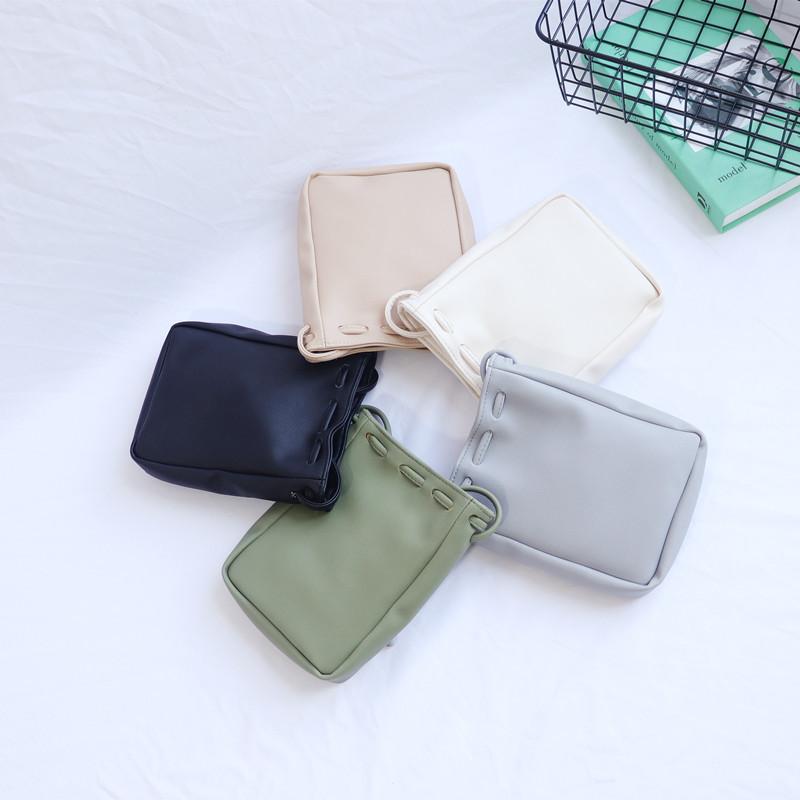 スマホショルダー レディース ミニ 巾着型 ポシェット 斜めがけ 散歩 バッグ 鞄 ソフトレザー 軽量 かわいい 黒 グレー ベージュ