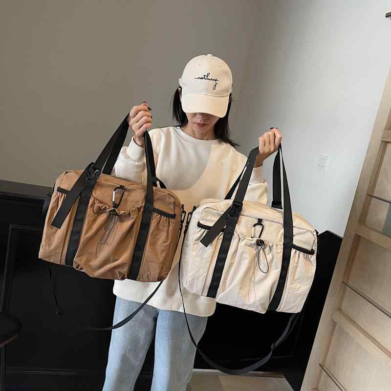 スポーツバッグ 大容量 乾湿分離 旅行バッグ ショルダーバッグ 斜めがけバッグ 無地 通気性 カジュアル..