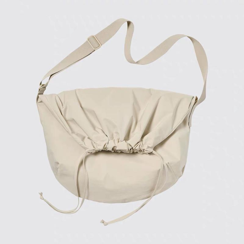 スポーツバッグ 男女兼用 PUレザー 斜めがけバッグ 巾着型 大容量 ショルダーバッグ ライトベージュ ピンク系 ダークグレー ブラック アウトドア