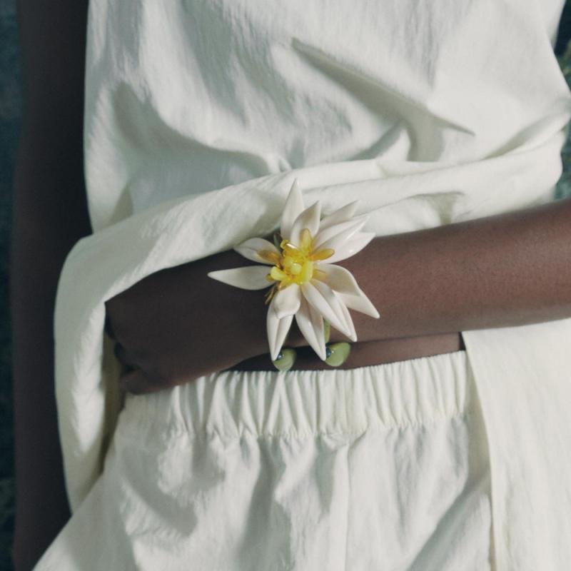 ネックレス レディース 女性用 ブレスレット イヤリング セット アクリル 樹脂 花柄 ビーズ 幾何学模様 個性的 レッド 赤色 白色 ホワイト