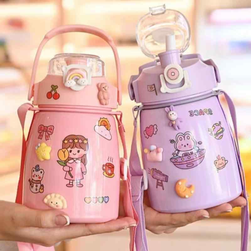 水筒 キッズ 大容量 900ml 子供用 ステンレス マグボトル 直飲み 保温 保冷 ストロー付き ピンク パープル ブルー ホワイト グリーン 携帯用 スポーツ アウトドア 通学 遠足 かわいい