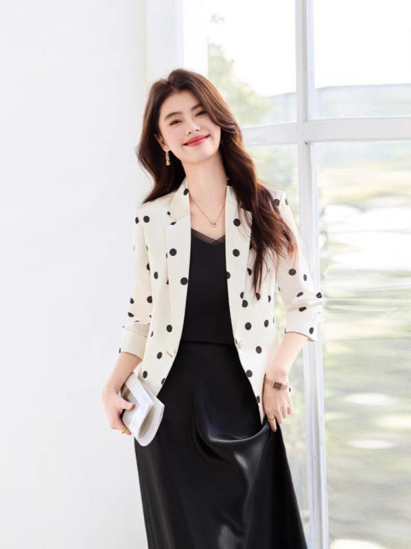 スーツ レディース 春夏 セットアップ 小柄 半袖 7分袖 水玉 ドット柄 ジャケット 膝丈スカート ポリエステル 通勤 オフィス エレガント 上品 きれいめ