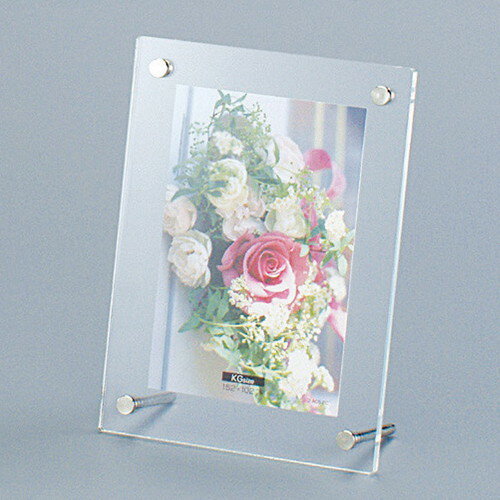 ●紙袋のご用意はできません。●ギフト商品のため納品書は同梱されません。●メーカー都合により、デザイン・内容等が変更になる場合がございます。●ご注文者様宛以外へ発送の場合、お届け先様の転居・住所不明・長期不在などが発生した際は商品をご依頼主様へ転送させていただきます。アクリル製 スタンドタイプのピクチャーフレーム。2枚のアクリルいたにプリントを挟み、ビスで固定します。■14.8×19.8×0.6cm・アクリル板・スタンド棒2本付■箱サイズ:16.6×2.5×22.2cm【用途】引出物 結婚内祝 婚家 結婚祝 出産内祝 出産祝 仏事 快気 新築 記念 贈答 お返し お祝い 御祝 香典返し 法事 法要 引越し 新築祝い お中元 お歳暮　敬老の日 還暦 賀寿 母の日 父の日 自分へのご褒美　自分へのお取り寄せグルメなど 快気祝い 成人お祝い 金婚式 銀婚式 入籍記念日 白寿 卒寿 米寿 傘寿 喜寿 古希 還暦祝い 賀寿 長寿祝い 緑寿 入園祝い 入学祝い 卒業祝い 就職祝い 新築祝い 開店祝い お土産 お誕生日プレゼント お年賀 お中元ギフト 会社 企業 残暑見舞い●紙袋のご用意はできません。 ●ギフト商品のため納品書は同梱されません。 ●メーカー都合により、デザイン・内容等が変更になる場合がございます。 ●ご注文者様宛以外へ発送の場合 お届け先様の転居・住所不明・長期不在などが発生した際は 商品をご依頼主様へ転送させていただきます。