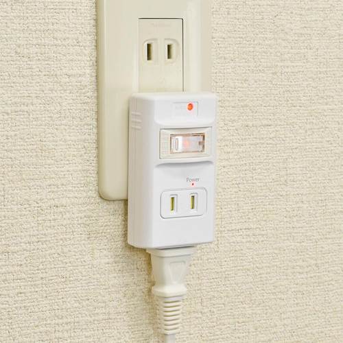 激安ショップE・T・MのOHM オーム電機　発煙ガードタップ（雷ガード/ホコリシャッター/2個口/ホワイト）　HS-A2PH-W｜アングル3