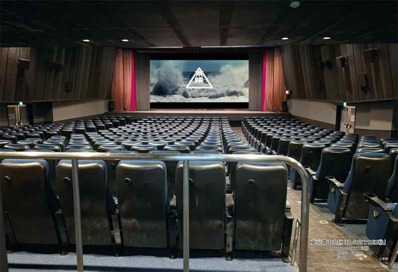 キューティーズ(Cuties) 【日本製】 300ピース ジグソーパズル 日本の都市94 東京都中央区「丸の内TOEI (2)」 (26x38cm) 300-450 のり付き スポンジ付き