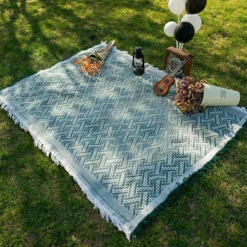 DanYun レジャーシート ピクニックシート 130*180CM 1-4人用 ピクニックマット 北欧 INS写真 フリンジ おしゃれ 遠足 運動会 お花見 軽量 薄型 コンパクト収納 携帯便利 多用途1. おしゃれな北欧デザイン：シンプル...