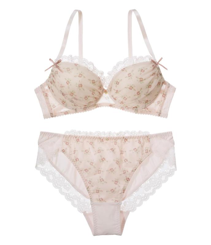 [ピーチ・ジョン] 【WEB】【ノンワイヤー ほど良いボリューム＆谷間 可愛い フリル チュール 】谷間メ..