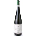 商品名 Isimbarda Riesling Vigna Martina 品種 リースリング・レナーノ100% 内容量 750ml 原産国 イタリア（ロンバルディア) ※沖縄県は別途2400円送料が発生致します。イジンバルダ リースリング ヴィーニャ マルティナ ～ Isimbarda Riesling Vigna Martina ～ コメント 濃い緑色を帯びた麦わら色、深い花の香りとアロマ、味わいはエレガントな辛口、塩味を感じる。 商品名称: Isimbarda Riesling Vigna Martina ●産地: イタリア（ロンバルディア） ●内容量: 750ml ●生産者: イジンバルダ ●タイプ: 白ワイン ●品種: リースリング・レナーノ100% ワイナリー情報 カンティーナの名称は、17世紀終盤、畑があるサンタ・ジュリエッタ地区一帯の領主であったイシンバルディ侯爵家に由来しています。 一族は、恵まれた土地と高い栽培技術を誇り、オルトレポ地区の他の生産者の手本であったといわれています。 リースリング・レナーノという品種は、同地区で高品質のものができると一般的に言われていますが、中でもイシンバルダのクリュ”ヴィーニャ・マルティナ”という畑は、風通しの良い斜面という最高の条件にある畑で、それ故に余韻の長さボディ、骨格のあるきれいな酸は特筆すべきものがあります。 ※沖縄県は別途2400円送料が発生致します。