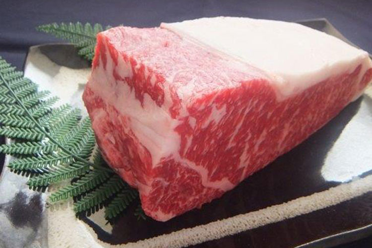 山梨のブドウを絞った後の粕を飼料として育った高級ビーフ　◆【冷凍】 甲州ワインビーフ サーロイン 約900g~1100g (不定貫商品）｜ 高級 クリスマス パーティ ステーキ 業務用 steak wine beef 甲州