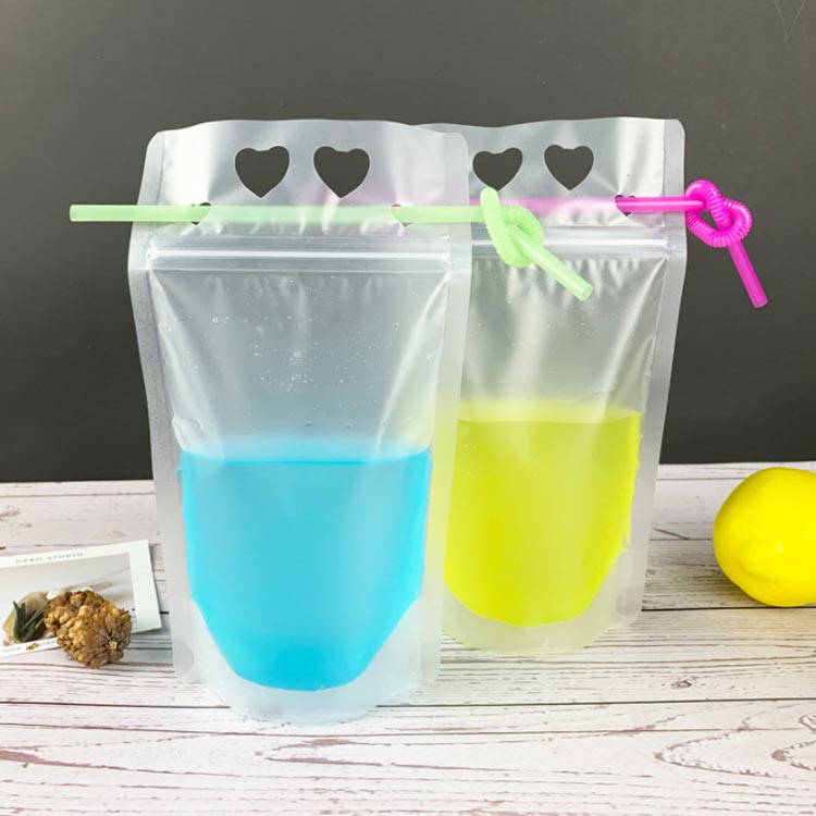 ジュースパック 透明 パウチ 100枚セット！ストロー付き 500ML ドリンク用 100枚セット！ストロー付き スパウトパウチ 保存容器 350ML 飲み物用 容器 ふた付 空容器 ジュース 自立 テイクアウト用 耐高温 冷凍パック 冷凍 詰め替え
