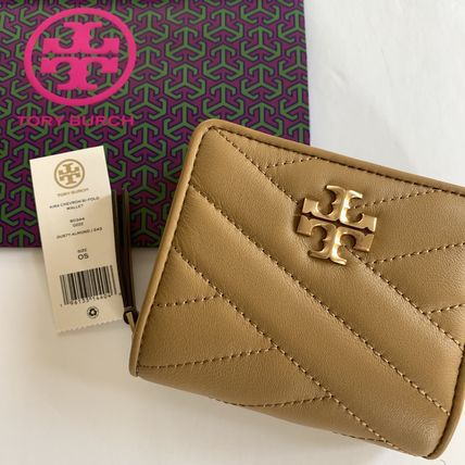 トリーバーチ 二つ折り財布 レディース トリーバーチ　財布　TORY BURCH　 KIRA CHEVRON 二つ折り財布　レザー　ベージュ　キャメル系