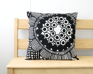 マリメッコ シイルトラプータルハ クッションカバー 50x50cm ホワイト/ブラック marimekko SIIRTOLAPUUTARHA [ネコポス対応可(1枚のみ)] 【北欧 インテリア ギフト 結婚祝い プレゼント 贈り物】