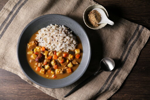 ヤマモリ いのちのたね 鶏肉の薬膳カレー 200g×30個 ヤマモリ いのちのたね 鶏肉の薬膳カレー 200g×30個
