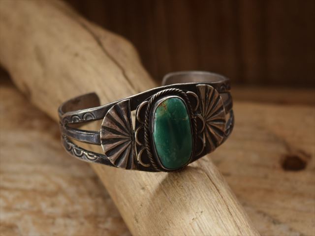 vintage Indian Jewelry ナバホ族 or プエブロ インゴット シルバー スプリットシャンク バングル