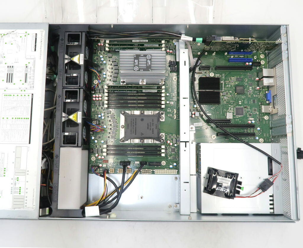 富士通 PRIMERGY RX2520 M5 Xeon Silver 4208 2.1GHz 32GB 300GBx2台(SAS2.5インチ...