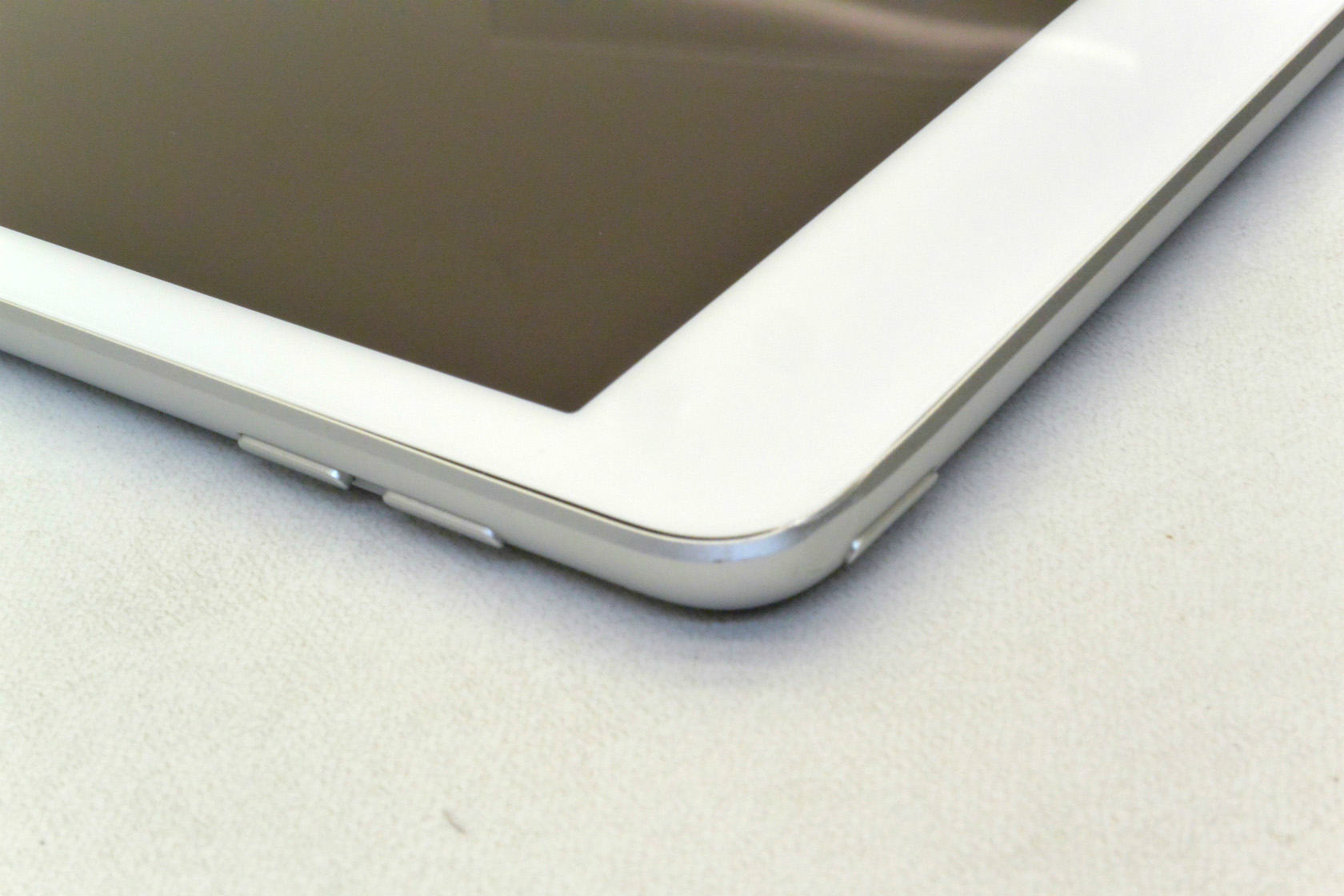 Wi-Fiモデル Apple iPad8 Wi-Fi 32GB iPadOS18.5 シルバー MYLA2J/A 初期化済 【m027445】【中古】【K20250717】 - Image 3