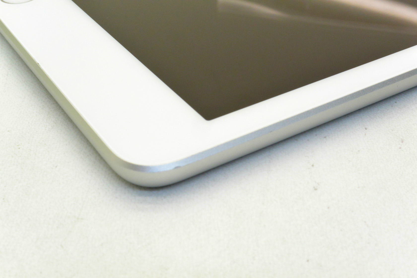 Wi-Fiモデル Apple iPad8 Wi-Fi 32GB iPadOS18.6 シルバー MYLA2J/A 初期化済 【m027678】【中古】【K20250801】 - Image 3