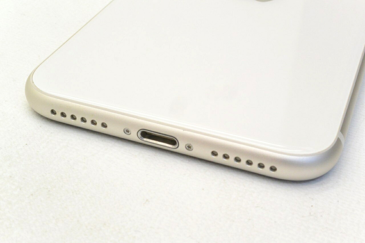 TCEダイレクト楽天市場店の白ロム docomo SIMフリー Apple iPhoneSE(第3世代) 64GB iOS26.5 Starlight MMYD3J/A 初期化済 【m031338】【中古】【K20260529】｜アングル3