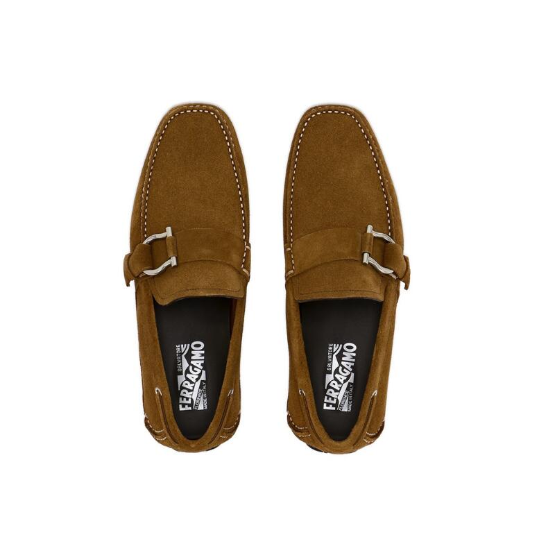 フェラガモ FERRAGAMO メンズ スエード フラットドライビングシューズ 0604679 CABO2 ETRUSCO【並行輸入品】【新古品・未使用品】