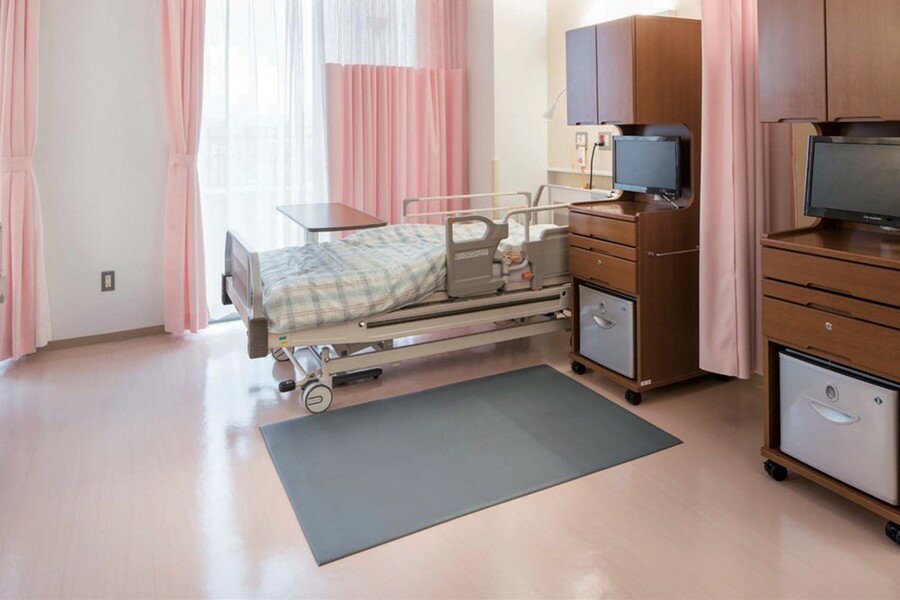 ＼29日23：59まで先着クーポン／【送料無料】【メーカー取寄品】【山崎産業】ケアソフト クッションキング #12 F-154-12 クッションマット すべり止め 薄い 衝撃吸収 ベッド トイレ 風呂 施設 病院 室内 屋内 転倒防止 防炎 275002