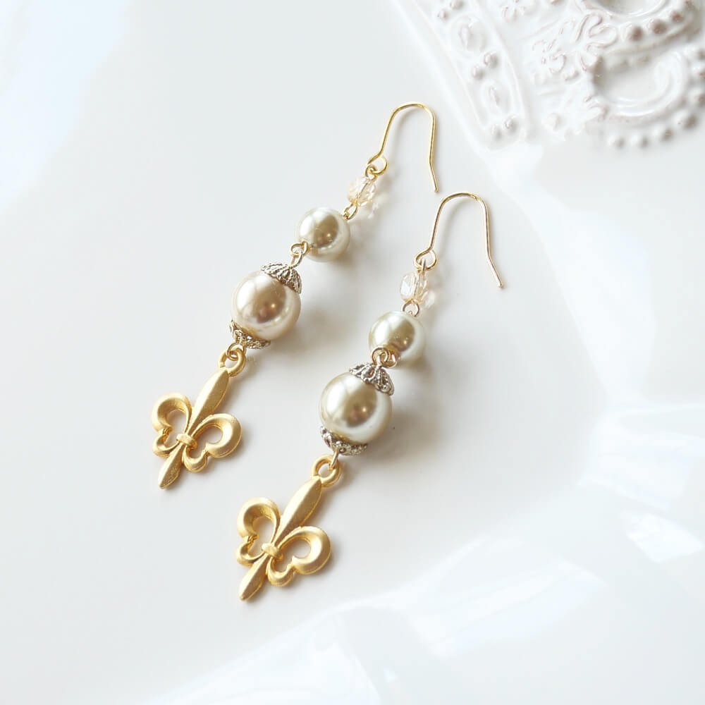 Rakuten - 百合の紋章 フルール・ド・リス パール ピアス ゴスロリ