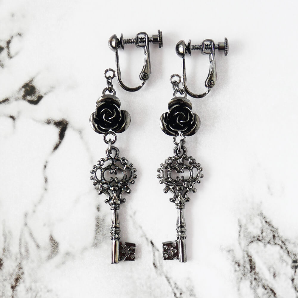 Jewelry, Accessories - 薔薇 鍵 イヤリング ブラック ガンメタ ゴスロリ クロス キー