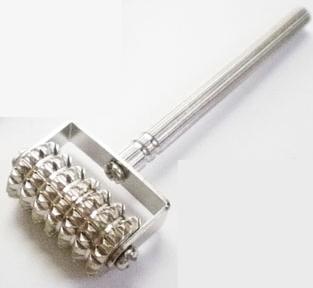 マルチマッサージャーES-1001Y【小型ローラー按摩器】美顔マッサージ器のように、コメカミや首筋を ...