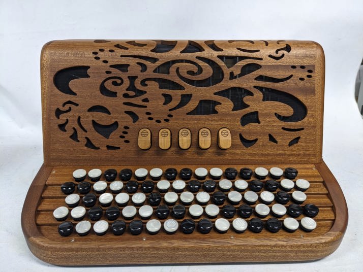 イタリア Brandoni社製 アコーディオン Model 182W Natural Mahogany technopromotion-10000464 テクノプロモーション サンプル画像3
