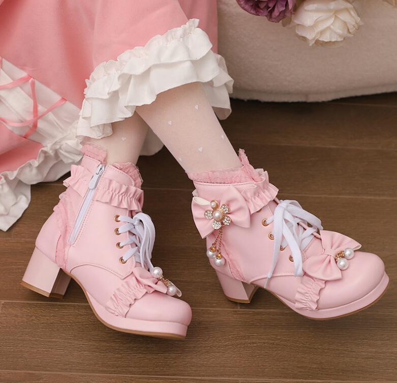 Rakuten - ショートブーツ レディース レース 秋冬 森ガール ロリータ靴 可愛い 姫様 ショートブーツ 美脚 お嬢様 女の子 おしゃれ 日常 美脚 お茶会 ロリータ風 太ヒール小さいサイズ 大きいサイズ ピンク ホワイト ブラック 厚底ヒール　着脱やすい