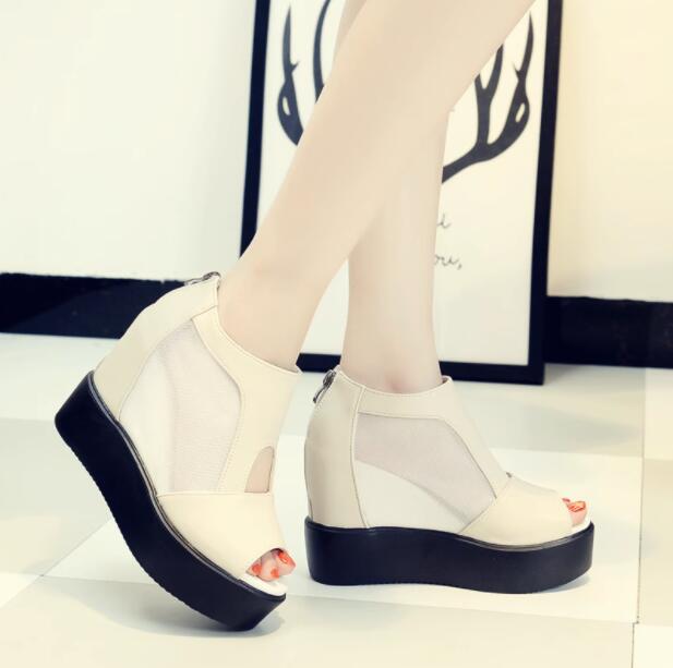 Rakuten - サマーブーツ　ブーツサンダル　厚底サンダル　ブーティー　　ウェッジソール 　夏　シースルー　メッシュ　9.5センチヒール　透かし　レディース靴　後ろファスナー付き　25.5センチまで