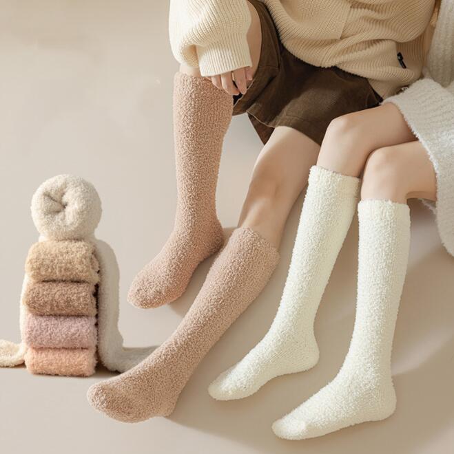 Rakuten - 2足セット！レディース ハイソックス もこもこ靴下 冬 ルームソックス 冬 もこもこ靴下 ハイソックス ふわふわ 暖かい 冷え対策 保温 美脚 ルームソックス 通学 通勤 自宅 就寝 プレゼント お休みソックス 防寒 あったかグッズ ロングソックス 眠る ふ わふわ 可愛い