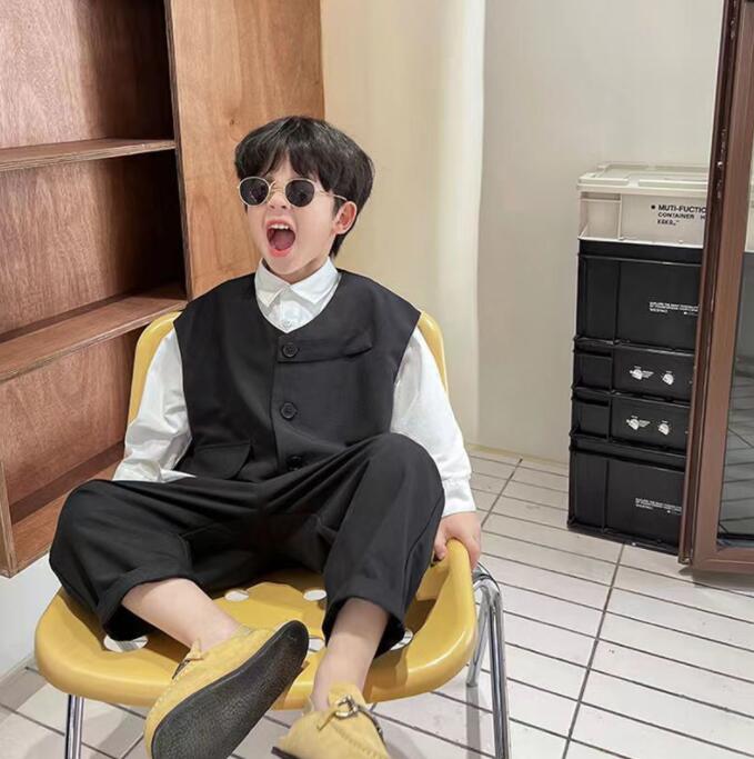 Rakuten - 【ベスト付き】 3点セット 子供服 フォーマルスーツ 男の子 子供スーツ 男の子 キッズ フォーマル キッズスーツ 七五三 男の子 スーツ おしゃれ 子供服 男の子 卒業式 入学式 発表会 入園式 結婚式 スーツ 男の子80/90/100/110/120/130/140cm