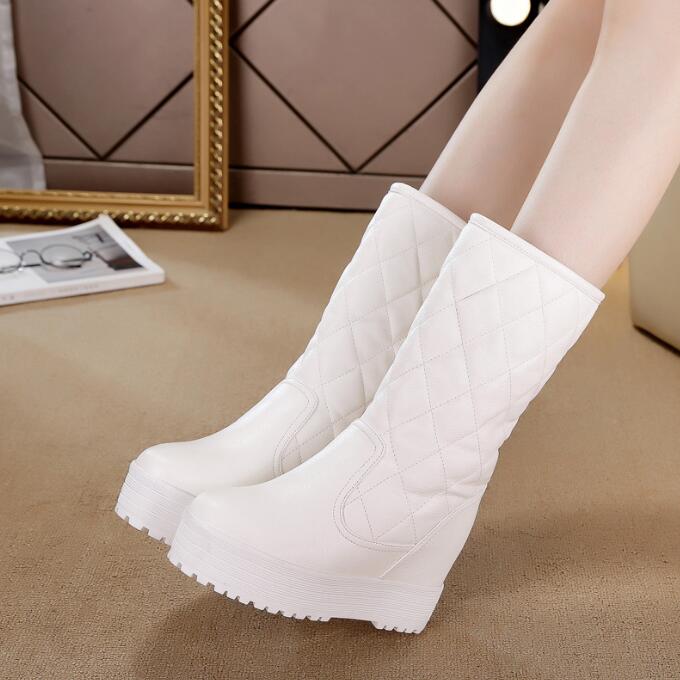 ロングブーツ ムートンブーツ　ブーツ　レディース　裏ボアロングブーツ　ローヒール　美脚 防寒 保温 暖かい ふわふわ スノーブーツ 冬 雪用ブーツ ミドルブーツ 滑らない 滑り止め　履きやすい 歩きやすい 通勤 疲れにくい 美脚 可愛い