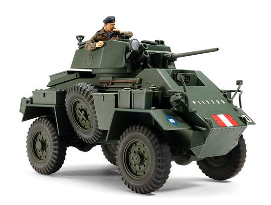 【 戦場を駆け巡った俊足の猟犬 】　第二次大戦中に幅広く使われたイギリス軍の装輪装甲車が7トン4輪装甲車です。傾斜装甲で構成された車体に90馬力のエンジンと4輪駆動の足まわりを備え、最大速度は72km/hを発揮。Mk.IからMk.IVまでが開発され、Mk.IIでは車体装甲を改修、Mk.IIIでは容積を拡大した砲塔を採用し、最終型のMk.IVでは武装が従来の15mm機関砲から37mm砲に強化されました。総計で3,600輌以上が生産され、Mk.IVはシリーズ最多の約2,000輌が完成。大戦後半の北西ヨーロッパ戦線やイタリア戦線などに配備され、軽快な機動力を活かして指揮・偵察任務に大きな働きを見せました。 　【 模型要目 】　7トン4輪装甲車 Mk.IVのプラスチックモデル組み立てキットです。★1/48スケール、全長95mm、全幅48mm。★実車取材に基づいて、傾斜面で構成された力強い姿を組み立てやすいパーツ構成で実感豊かにモデル化。★4輪駆動の足まわりや車体下面も一体化を進めてパーツ点数をおさえながら立体感あふれる仕上がり。★砲塔の乗員用ハッチは開閉選択式。★コマンダーの半身像をセット。★ヨーロッパ戦線のイギリス軍ポーランド第1機甲師団所属車のデカール付き。