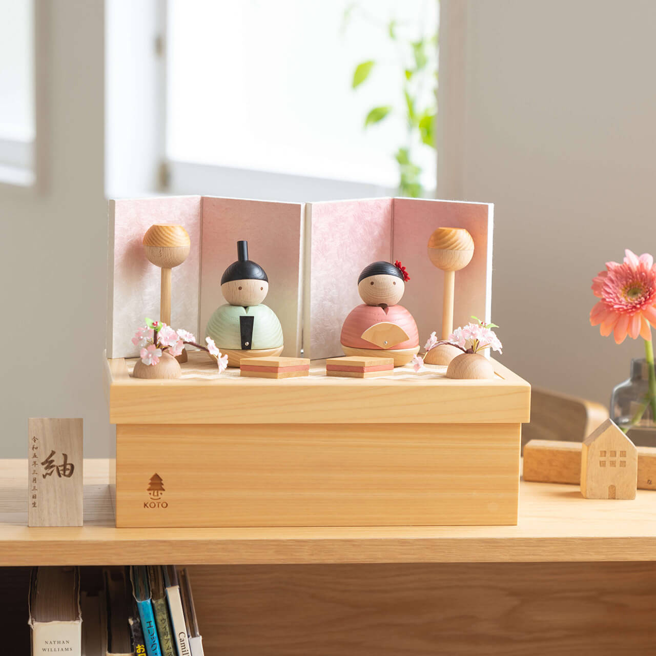 お雛様 雛人形 かわいい コンパクト おしゃれ 雛祭り 初節句 てづくり 木製 国産 天然木 モダン ひな人形 女の子 収納飾り ことの木製ひな人形 親王飾り 和紙 収納 0302