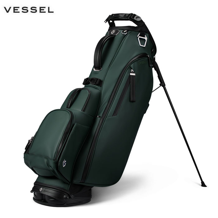 　■VESSEL PLAYER 5.0プレイヤー5.0 Eden エデン シングルストライプ スタンドキャディバッグ &nbsp; VESSEL PLAYER 5.0 STAND BAG ・10ポケット ・上部マグネットポケット | 抗菌ベロア裏地 ・タオルリング ・ストラップ傘ホルダー ・カーボン製スタンド ・サイドポケット（右側） | 抗菌ベロア裏地、キーホルダー付き ・ダイヤルロック付 貴重品用抗菌ベロアポケット ・マグネットポケット | 内部仕切りあり、抗菌ベロア裏地 ・ペンホルダー ・マグネット式ボトルホルダー ・サイド保冷ポケット（左側） サイズ:8.5型 口枠:6分割 47インチクラブ対応 重量:約3.8Kg 素材:合成皮革（プレミアムシンセティックレザー） 付属品:ネームプレート カートストラップスリーブ ※VESSELのスタンドバッグは、スタンドを広げた状態での使用を前提に設計・製造されております。 クラブを入れたままで、スタンドをたたみバッグを立てた場合、バッグが傾いたり、転倒する恐れがございます。 ご使用に当たっては、スタンドを広げた状態でご利用ください。 ※モニターの環境により実物と色が異なって見える場合がございます、予めご了承ください。 ※バック同士、シャフト等の大型商品との同梱不可とさせていただきます。