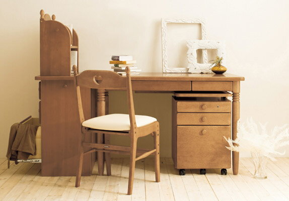 楽天ランキング1位 のcountryカントリー 会員価格ございます 開梱設置無料 デスク ブックスタンド オンライン チェストにハーフサイズのブックスタンドを組合せて広い天板をキープ 正面をスッキリさせることで オシャレなお姉さんデスクに変身します