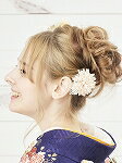 髪飾り ヘアアクセサリー コーム Uピン 2点セット Watmosphere ワトモスフィア 22W113 赤 黄 白 花 水引き カスミソウ グラデカラー 成人式 卒業式 前撮り 振袖 袴 浴衣