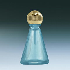 持っているだけ、飾っておくだけで楽しい小さな香水ビンたち。キャップのスティックで少しずつ香水を付けることができます。純度の高いフレグランスに用いられていたクラシカルなスタイルです。高さ : 40mm容量 : 約2.5ml材質 : ガラス・樹脂・真ちゅう付属品 : 詰め替えノズル、折ジョーゴ、目印シール☆アトマイザーとは・・・・外出先で香りが飛んでしまった・旅行にお気に入りの香水を持って行きたい・手持ちの香水をスプレーすると一度に量が出すぎる・香水がボトルタイプだけどスプレーで手軽につけたい　などなどそんな時にとっても便利な、携帯用の香水噴霧器又は小瓶です。≪詰め替えノズル≫お手持ちの香水本体のスプレー部分のプッシュボタンが外れるタイプの香水の移し替えに。1. 香水本体のプッシュボタンを外し、詰め替えノズルを取り付けます。2. アトマイザーのポンプを外し、アトマイザーのビンに詰め替えノズルの管の先を入れます。3. 取り付けた詰め替えノズルを上下に押すと、香水が管を通ってアトマイザーに入っていきます。4.詰め替えノズルを外し、香水本体にプッシュボタンを取り付けます。アトマイザーのビンとポンプを取り付けます。これで移し替え完了！！≪折ジョーゴ≫お手持ちの香水本体のスプレー部のプッシュボタンが外れない、詰め替えノズルのサイズが合わない、香水本体がボトルタイプの場合の移し替えに。1. たたんである折ジョーゴを開きます。2. アトマイザーのポンプを外し、アトマイザーのビンに折ジョーゴの先を入れます。3. 片手で折ジョーゴとアトマイザーを押さえ（きちんと折ジョーゴの先がビンに入っているか確認し）、開いたジョーゴに向けて香水のプッシュボタンを押します。ボトルタイプの場合は直接折ジョーゴに移し入れます。これでアトマイザーの中に香水が入っていきます。折ジョーゴを外し、アトマイザーのポンプを取り付けます。これで移し替え完了！！≪目印シール≫どの香水をどのアトマイザーに入れたかがわかるように、ヤマダアトマイザーの商品には目印シールがついています。香水本体とアトマイザー、詰め替えノズル、折ジョーゴ用に小さなシールが4枚！とっても便利です。※移し替えの際は入れすぎに注意しましょう。ポンプを取り付けた時にせっかくの香水がこぼれてしまいます。アトマイザーのビンの8分目を目安に入れるのがベスト。●香料成分の特性上、時間の経過や季節によって澱(オリ)が見られる場合があります。●乳幼児の手の届かないところに保管してください。●極端に高温または低温の場所、直射日光の当たる場所には保管しないでください。●使用後は必ずキャップをしっかりと閉めてください。メーカーまたは輸入元ヤマダアトマイザー区分日本製 化粧品広告文責株式会社テレメディア TEL：042-767-2724※原産国が複数ある商品につきましては、入荷の時期により原産国が異なりますので、予めご了承ください。※当社にて取扱いしております香水、コスメ、ヘアケア商品、ブランド品などの商品は、一部国内メーカー物を除き全て並行輸入品となっております。※リニューアルや商品生産国での仕様違い等で、外観が実物と掲載写真と異なる場合がございます。また、入荷時期により外観が異なる商品が混在している場合がございますが、ご注文時に外観をご指定いただく事はできかねます。当社では上記の点をご理解いただいた上でのご注文という形で対応させていただきます。訳あり テスター 香水・フレグランスはコチラからどうぞ訳アリ 箱なし 香水・フレグランスはコチラからどうぞ香水・フレグランス&nbsp;&gt;&nbsp;アトマイザー香水・フレグランス:アトマイザーヤマダアトマイザ— パフュームボトル 小ビン 60628 円スイ ブル— ゴールド 約2.5ml