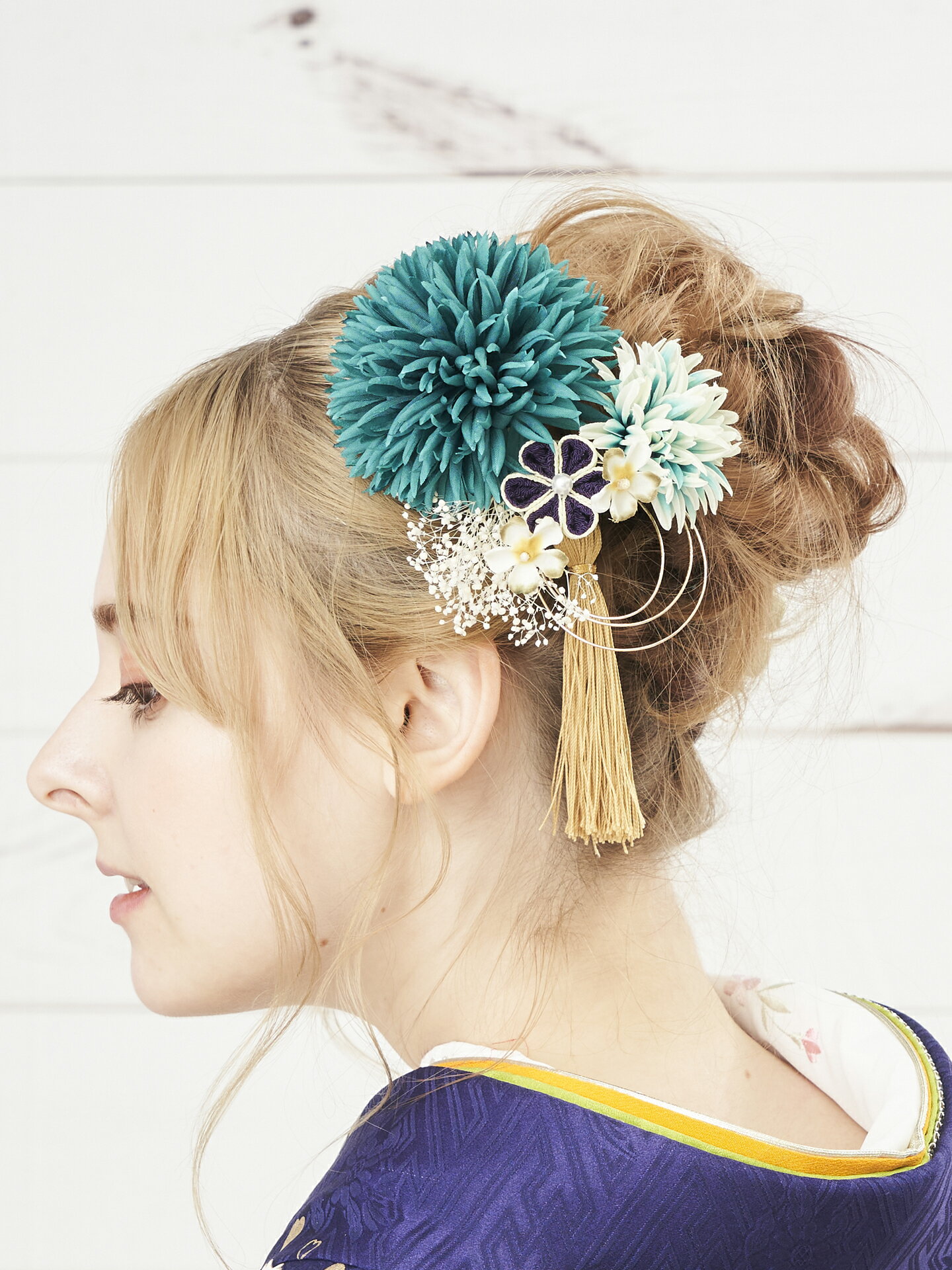 髪飾り ヘアアクセサリー コーム Uピン 2点セット Watmosphere ワトモスフィア 22W103 赤 黄 緑 花 つまみ細工 ラッセル 水引き カスミソウ ツートンカラー 成人式 卒業式 前撮り 振袖 袴 浴衣