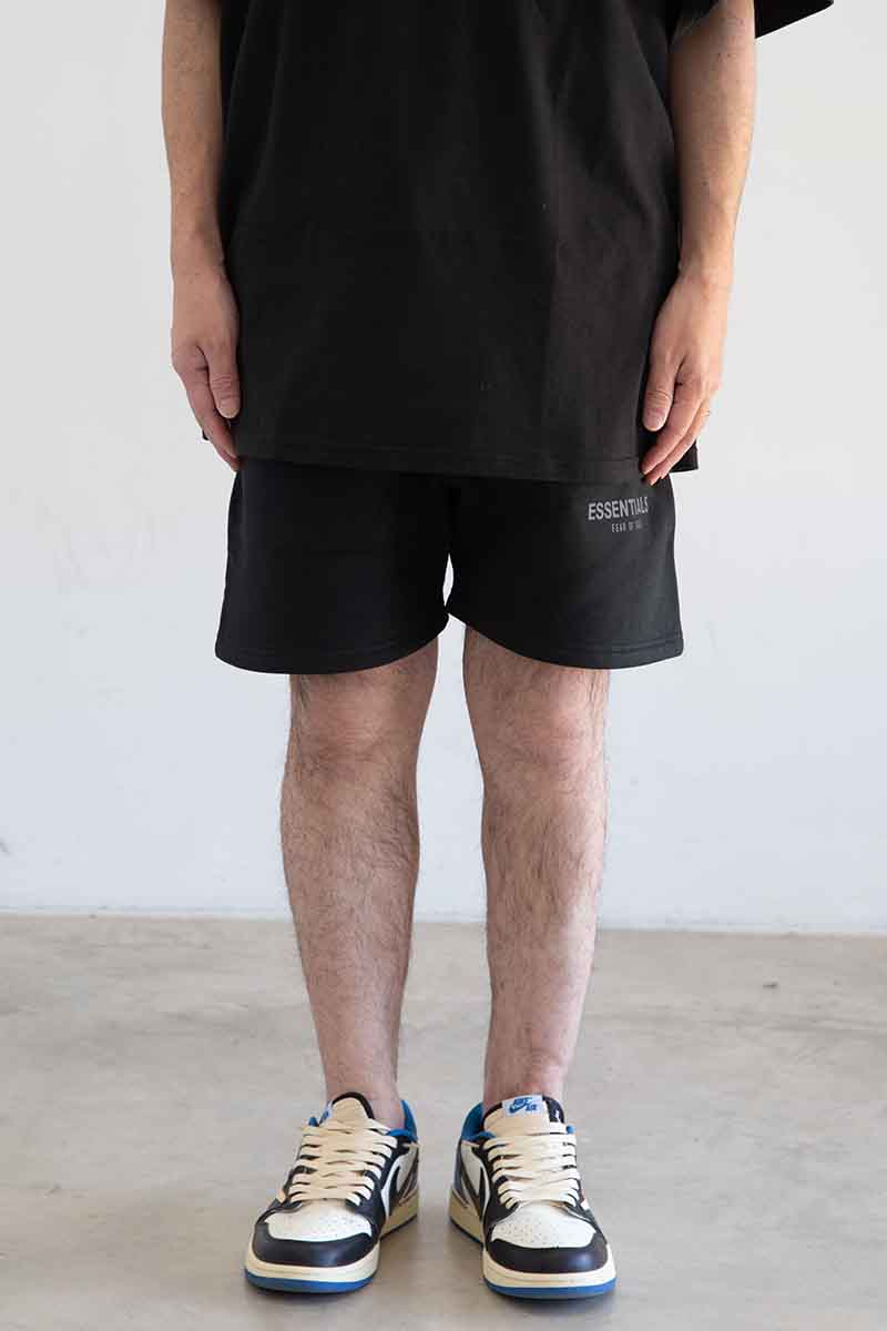 Valuation shareの送料無料 ボトムス FEAR OF GOD FOG ESSENTIALS フィアオブゴッド エッセンシャルズ 21SS SWEAT SHORTS / ブラック 返品交換不可｜アングル2
