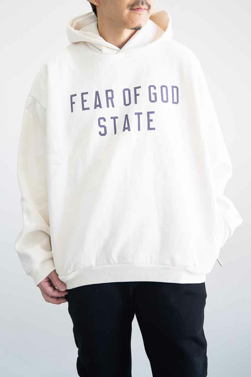 樂天商城 - 送料無料 トップス FEAR OF GOD FOG ESSENTIALS フィアオブゴッド エッセンシャルズ 24FW STATE LOGO SWEAT HOODIE / シェル 返品交換不可